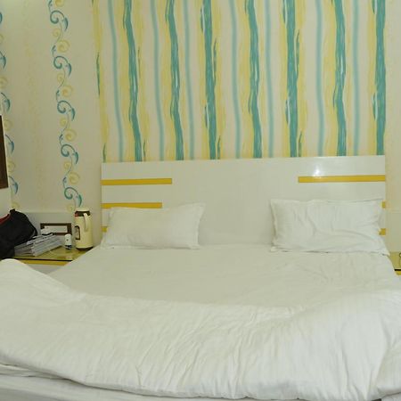 Hotel Paradise Inn Auraiya Eksteriør billede