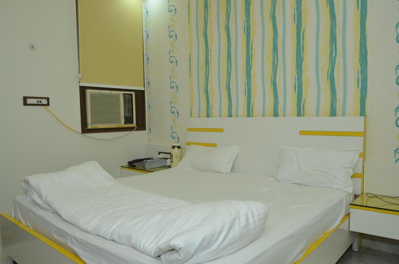 Hotel Paradise Inn Auraiya Eksteriør billede