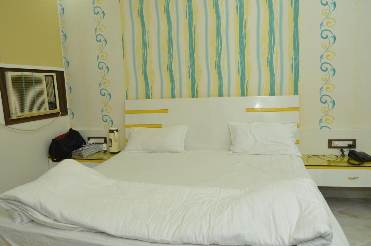 Hotel Paradise Inn Auraiya Eksteriør billede